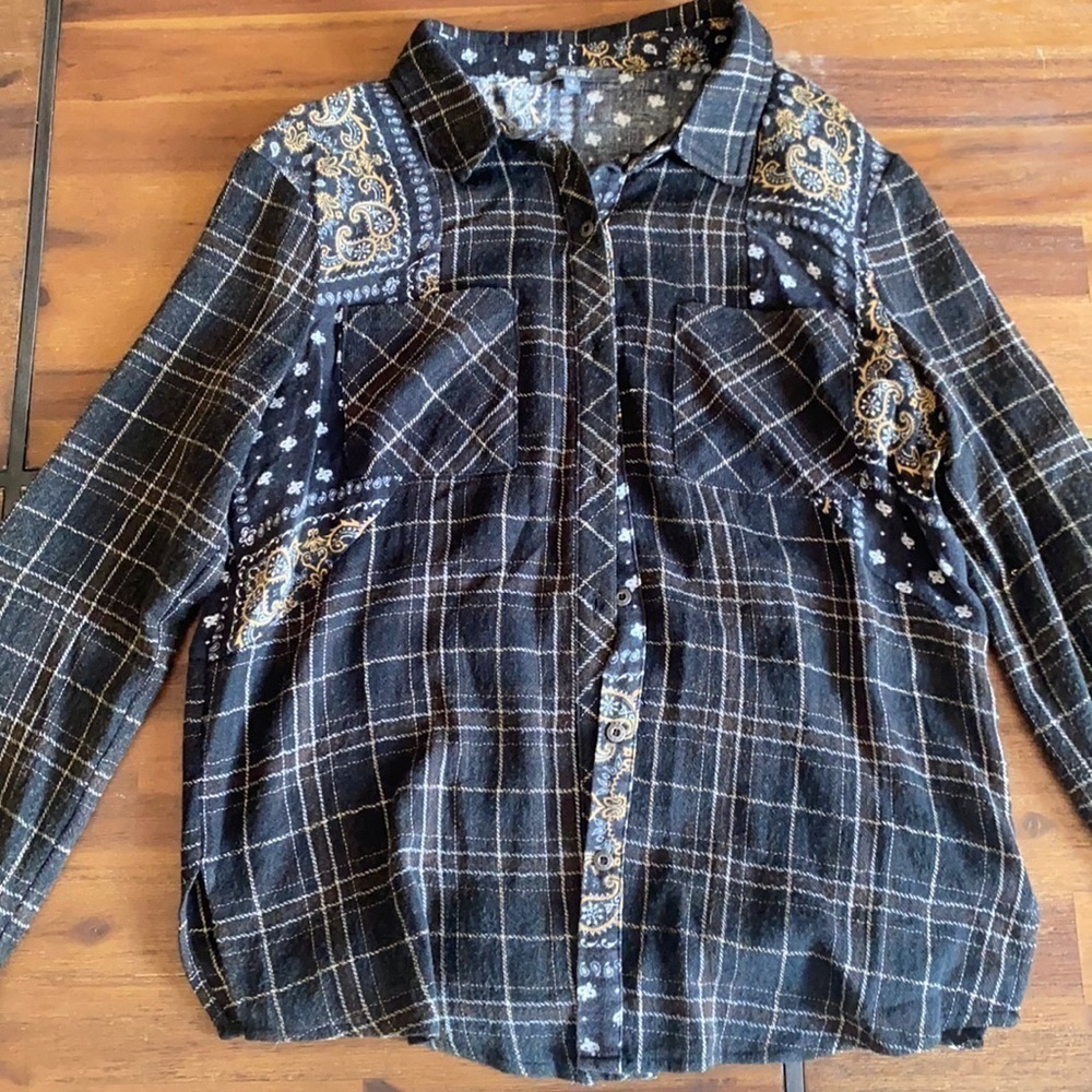 Miss Me Long Sleeves Button up Flannel size small
